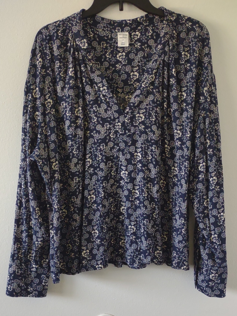 Melrose And Market Navy & White Floral V-Neck Long Sleeve Peasant Boho